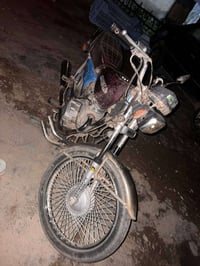 موطور للبيع السعر نتصل عل الرقم /07725352117