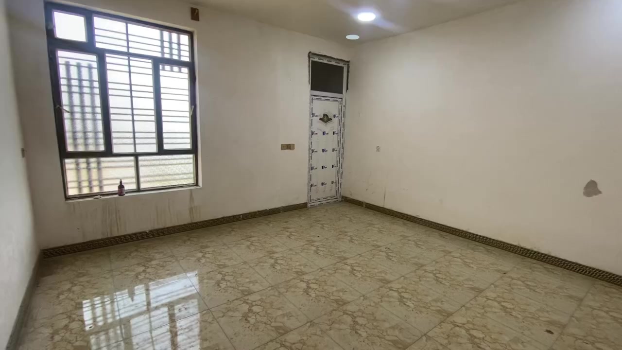 #مكتب_النهرين_للعقار
#حي_تونس_افاق_عربية
شقة طابق ثاني للايجار قطع المساحة ١٠٠ م تحتوي على غرفة سوست - مطبخ - خدمات - استقبال 

الموقع / بغداد / الفحامة / حي الحسين مقابل جزيرة بغداد السياحية 
شارع تبليط على الشارع الرئيسي بداية مدخل المنطقة 

السعر / ٣٠٠ الف 

للاستفسار الاتصال 
*********** / مصطفى العبيدي
