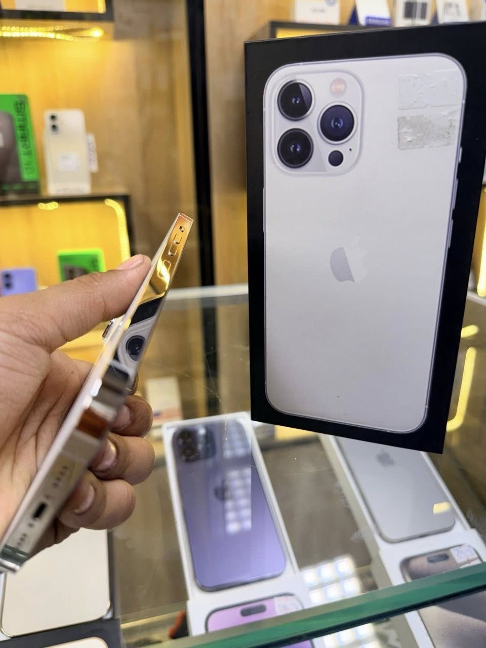 💥💥   اقوه عرض حالياً وقوه سعر💥💥
ايفون13برو  ماكس  لون مميز ثلجي ذاكره نص تيره (512) بطاريه90 🔋 نموذج M كارتون 
 ممبدل بي شي مع ضمان 5 ايام  نضافه 100‎%‎ زلغ ما بي وتر بروف كامل ملحقاته الجهاز نضافه كانما فاتحه من الكارتونه بلحاسبه كله نورمال  
متوفر خدمة توصيل بشروط اوليه جميع محافظات العراق 🇮🇶 
مكاني   كربلاء تحت جسر باب طويريج منفذ ابو حيدر للمبايل
☎️*********** 
سعر 725 الف
