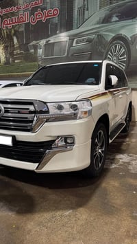 لاندكروزر • ٢٠١٧ • بريم أصل