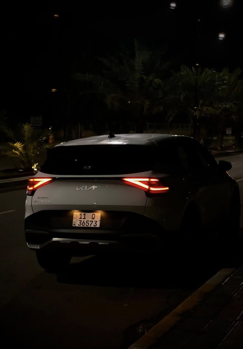 السلام عليكم للبيع فقط
كيا سبورتج - Kia Sportage EX 
موديل : 2023 
ماشية : 21 mi
محرك : 2500 
كير : 8 نمر ❤️
شاشه متصلة -      Android Aut
   -Apple CarPlay 
كامرة خلفيه وبصمة تشغيل وبصمة ابواب - حساسات خلفيه 
مثبت سرعة 
تشغيل عن بعد 
رادار امامي - رادار بلمري 
سياقة ذاتيه - نضام خروج عن المسار 
كشنات جلد تدفئة 
كرسي سائق كهربائي 
شحن لاسلكي 
كراسي شحن  -   Type-C
تبريد قطعتين 
اوتوهولد - نضام نزول منحدرات 
اشاير بلمري 
هاند بريك بصمة 
فول تحكم ستيرن 
ثلاث وضعيات - سبورت - نورمال _ سمارت _ 
تبريد بيانو 
اوتو هولد 
___________
رقم بغداد ب اسمي 
السياره حادثها جاملغ امامي وحافه البنيد ايرباك ستيرن فقط _ وباب سايق صار عندي بيها طخه كلش صغيره ترجع بارد 
___
بالعافيه ع ياخذها 
السعر : 195 وبيها مجال

مكاني بغداد الكاظمية - او التاجيات قرب المرور 
وهاذا رقمي ؛ ***********
