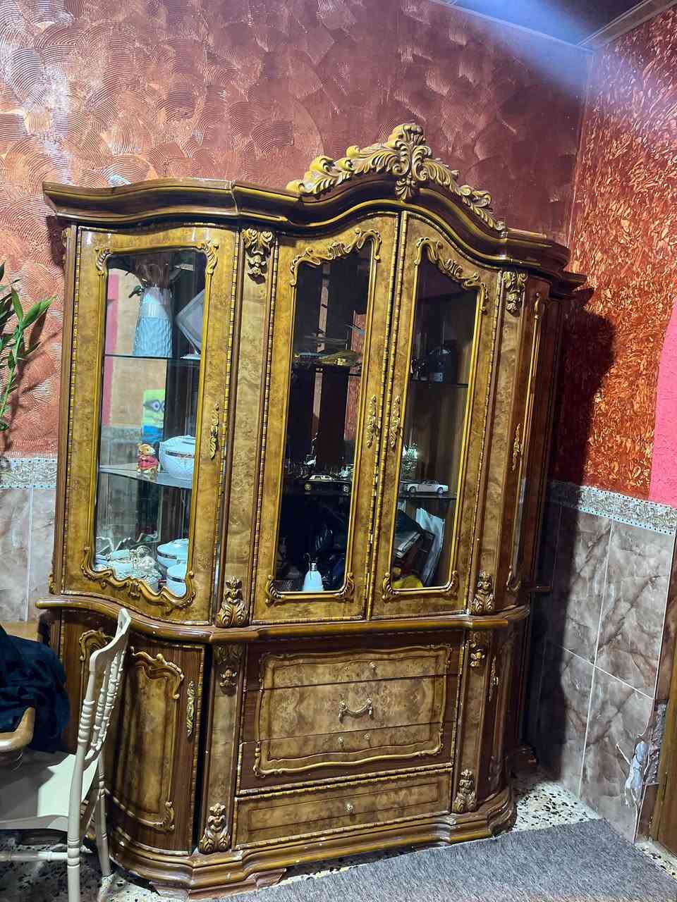 معرض للبيع السعر 100العنوان شط العرب ***********
