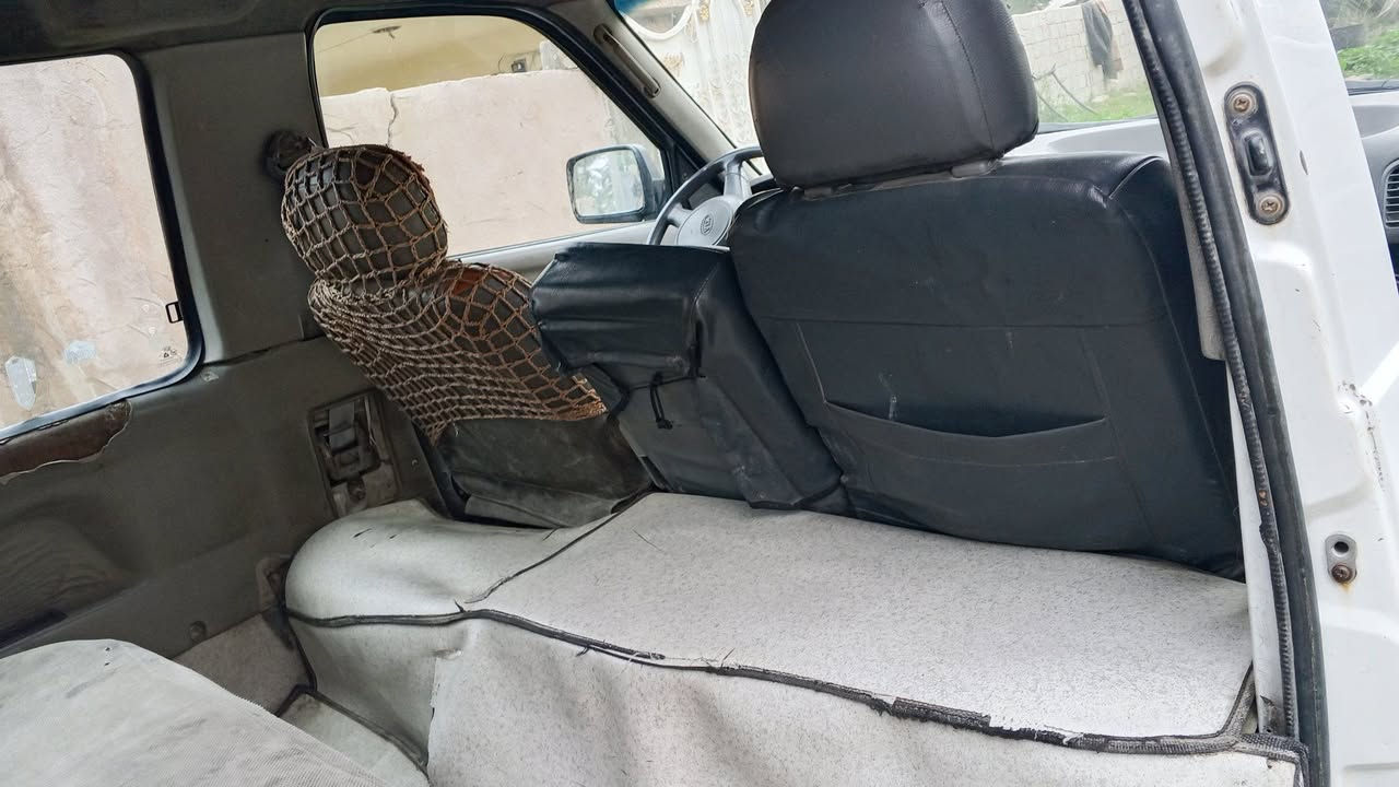 كيه بريجو شبوط منغولي للبيع موديل 2005سياره كير مكينه جديد اكسن حداديه نص عمرسنويه27شواصي معمر الامامي وخلفي واحد والكشر دامكم الاتصال على الرقم التالي ***********
