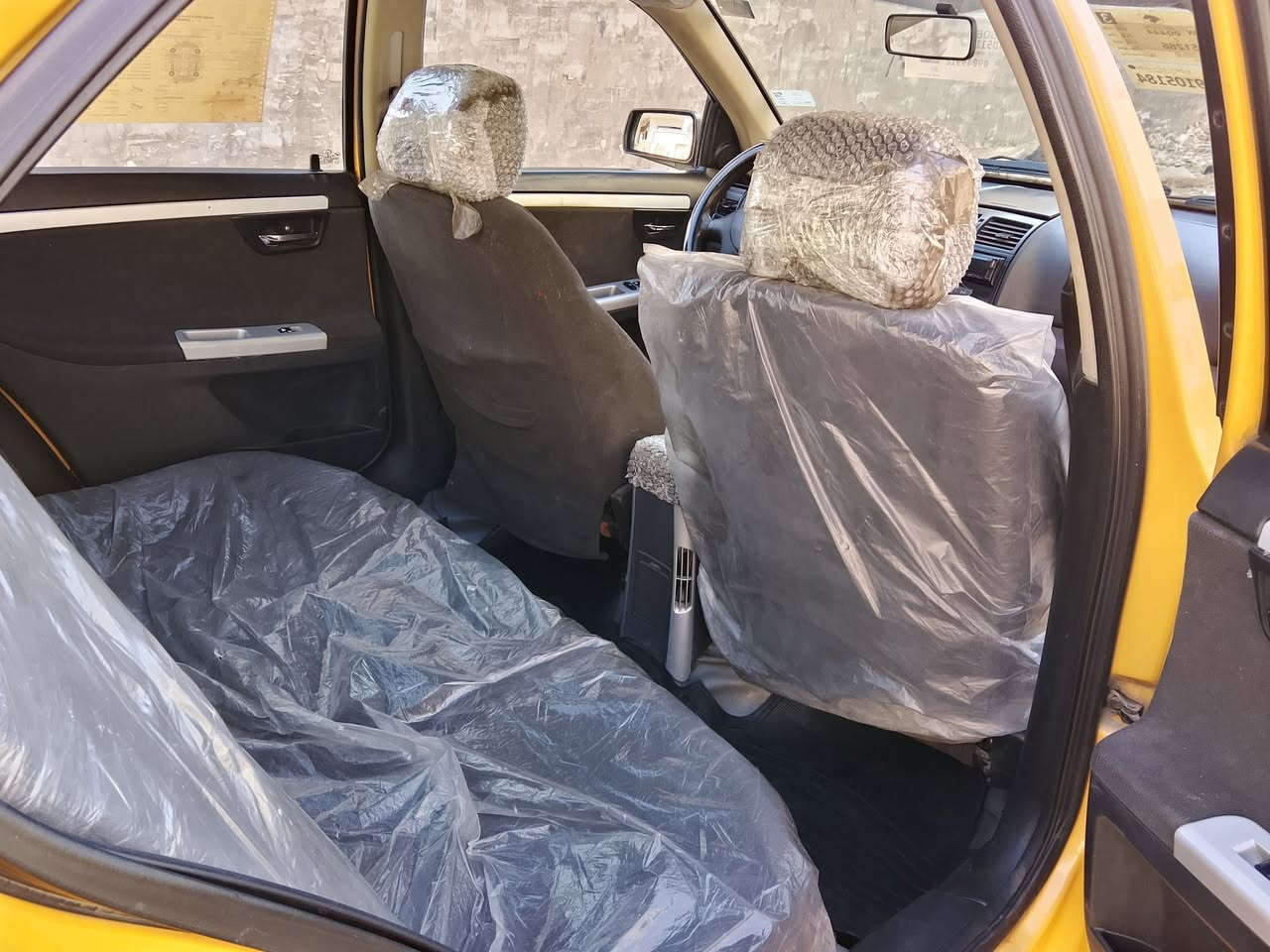 سمند للبيع موديل 17 مصفرة هيئة وغرامة بأسمي مكفولة كفالة عامة للاتصال *********** السعر 70 وبيها مجال
