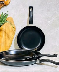 طقم مقالي ٣ قطع • ٢٠-٢٥-٣٠ سم • مقابض باكليت