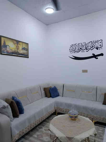 بيت للبيع في التحسينيه وقف مسيح لا يوجد ايجار سنوي ولا شهري
ثلاث طوابق
سنه البناء 2024
 يحتوي على 3غرف ومطبخ و استقبال و2حمام مساحة البيت 80متر مربع وسطح بالقرب من مدرسة الموفقيه
ا66.وبي مجال للشراي الجادين للتواصل الاتصال على الرقم التالي ***********
