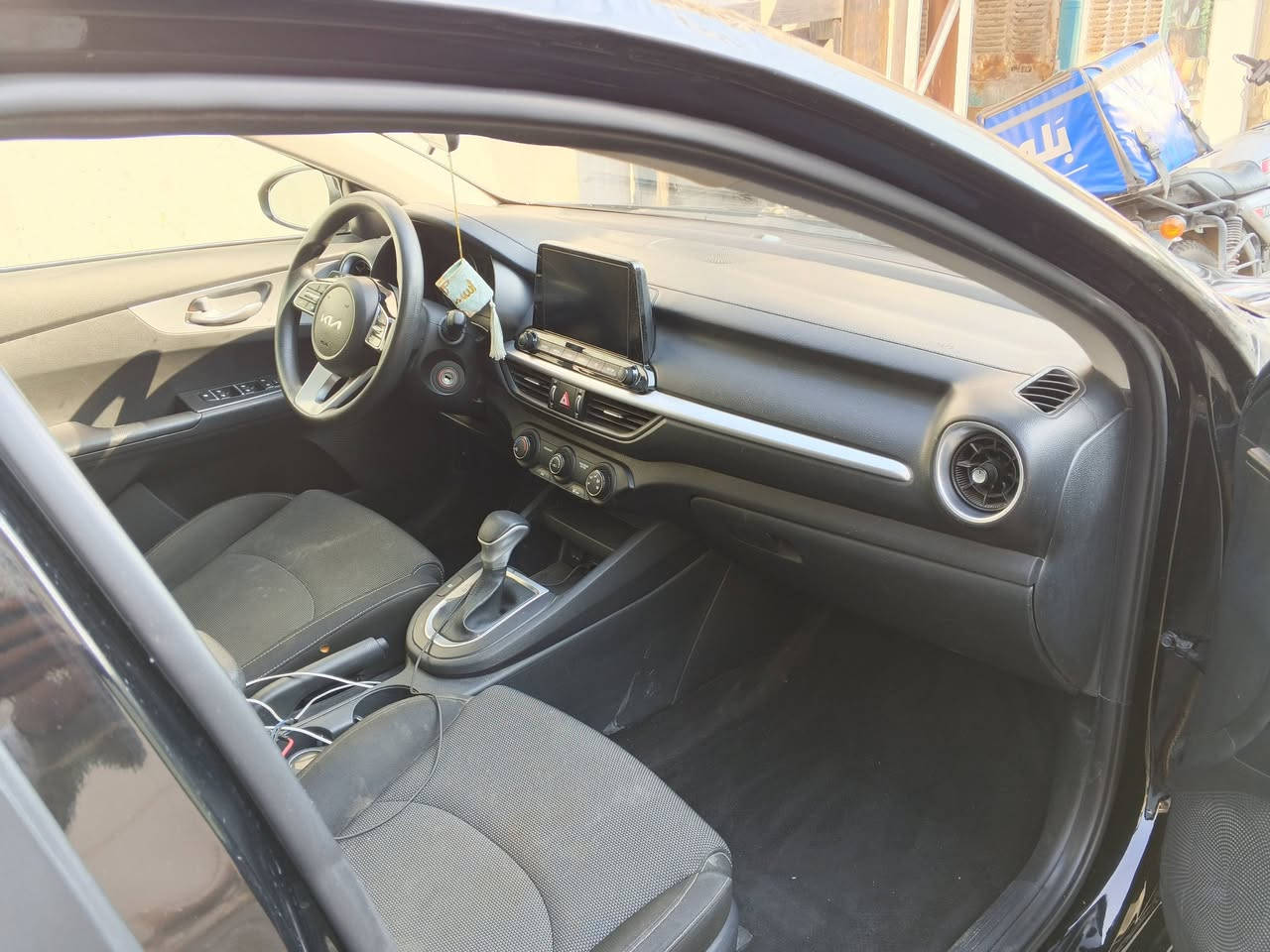 السلام عليكم فورتي للبيع 2023 مثل ما موضح بل فيديو على ضرره من امريكه محكوكه من بره بس من الداخل اي شي ما بيها ابد السياره مال مره رقم بغداد هزه جديده تحويل ثاني يوم صارله 8اشهر من طبت السياره السمكري كملهن بس الصبغ عال يشتري مغلفيهن فابلون بگلايتات الجامات مكسورة والايت صفحة اليسرة الجامة مكسورة سعرها 140 وبي مجال مكاني بغداد المنصور للاستفسار اكثر رقم الهاتف ***********
