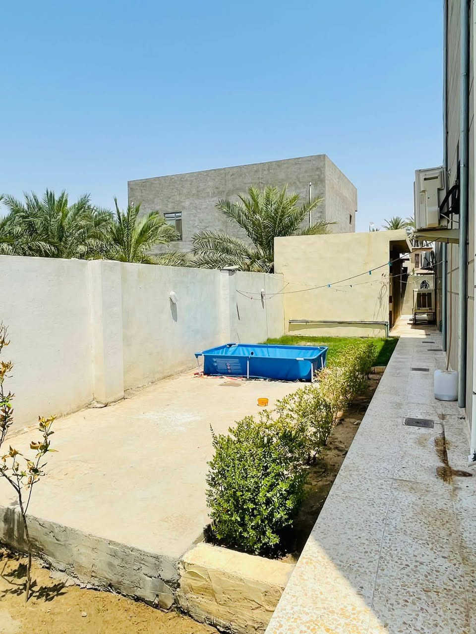 توفر لدينا البيت طابقين لبيع 
في الرمادي الصوفيه البعلوان 

الهوال واستقبال و حمام غرفه نوم ٢
طابق ثاني حمام غرفه نوم ٢

الوجه ٢٠

النزال ٣٠.٨٠
المساحه الكليه ٦١٦:والبناء٣٠٠
طابق والال حجر 
طابق ثاني طابوق 
الطابو :زراعي 

المساحه ٦١٠ 

السعر٣٣٠ وقابل للتفاوض 

للمزيد من التفاصيل يمكنكم زياره مكتبنا مكتب العين العقار ع شارع 40 مدخل الصوفيه الثانية 
او الاتصال على الارقام 

***********
***********

***********
