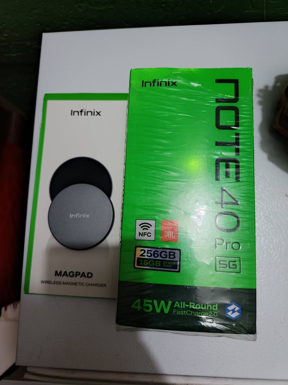 السلام عليكم
جهاز  Infinix NOTE 40 Pro 
ملحقاته ويا 
بي طگه بسيطه ب الشاشه
ذاكرته 256 
السعر 250 وبي مجال للطيبين 
***********// واتساب
او بس  علق واني اطبلك خاص

