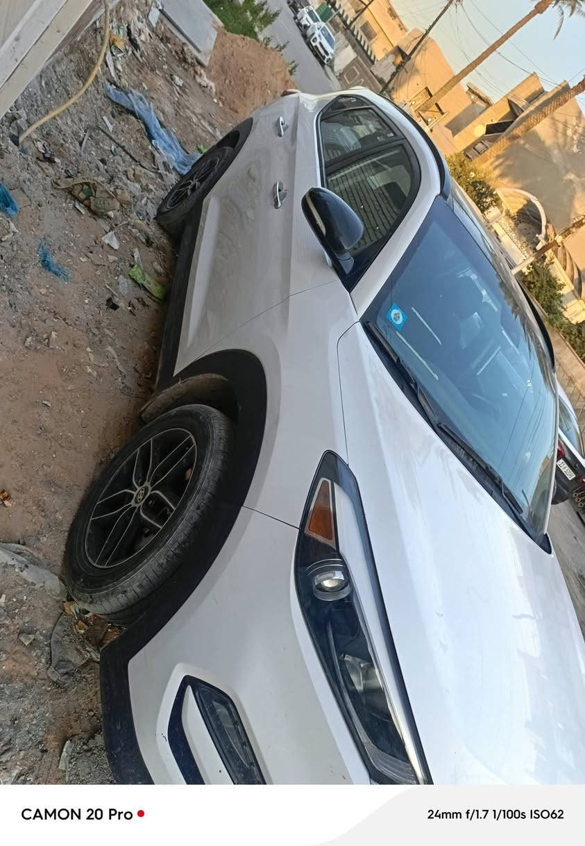 سلام عليكم
توكسان 2018 
ماشية 67 الف كيلو 
رقم بغداد جديد 
بنوراما 
رادار بالمري 
فور ويل
كاميرا 
قطعتين تبريد
محرك تيربو 1600 GDI
صور الحادث موفقة 
السعر 165 ورقة وبيه مجال 
هاتف ***********
