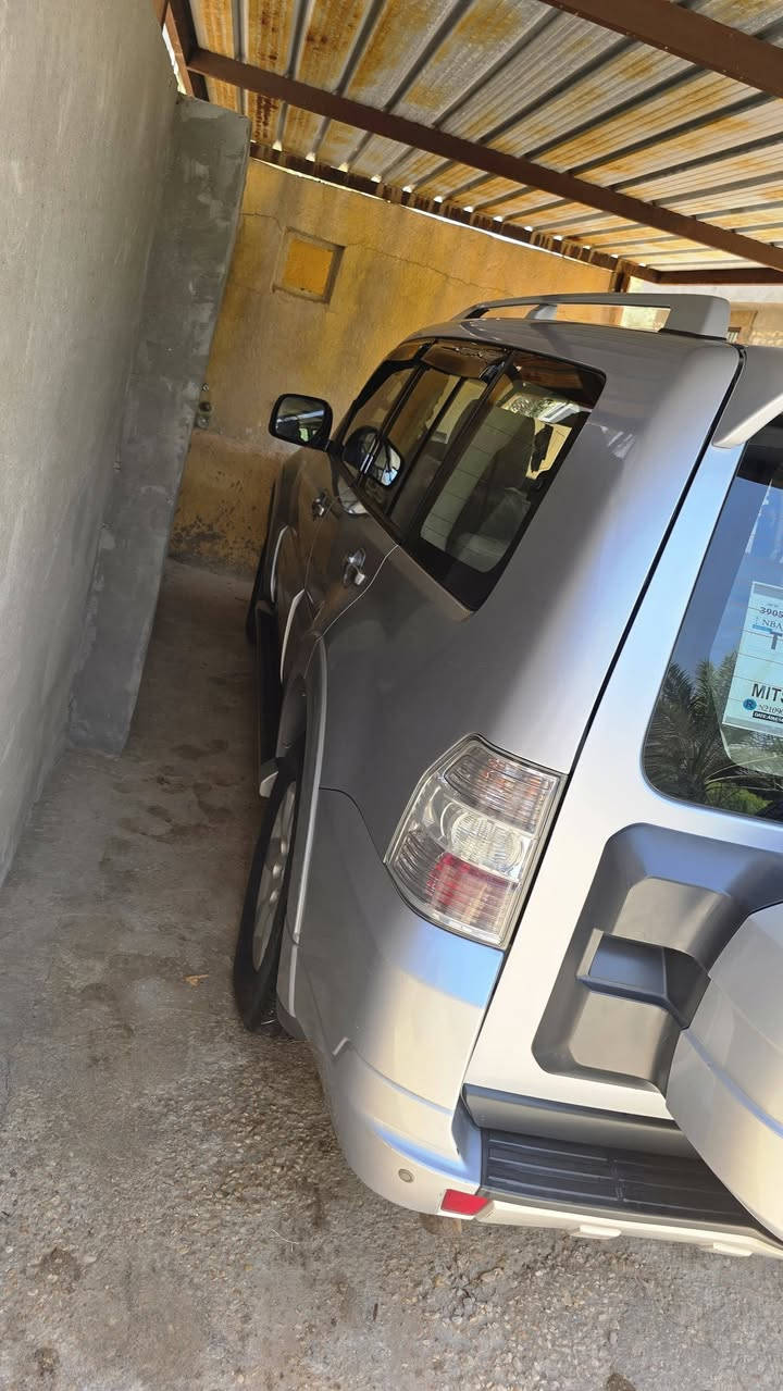 السلام عليكم باجيرو 11 حبتور فول مواصفات معروفة مواصفات الحبتور  محرك 3500 حداديه جديده قبل شهر شادها 
كير مكفول تبريد ثلج3قطع السيارة بيها جاملق صبغ ونص بنيد ونص باب السايق كلير رقم اربيل السعر 145 وبيها مجال للشراي
للإستفسار ***********
