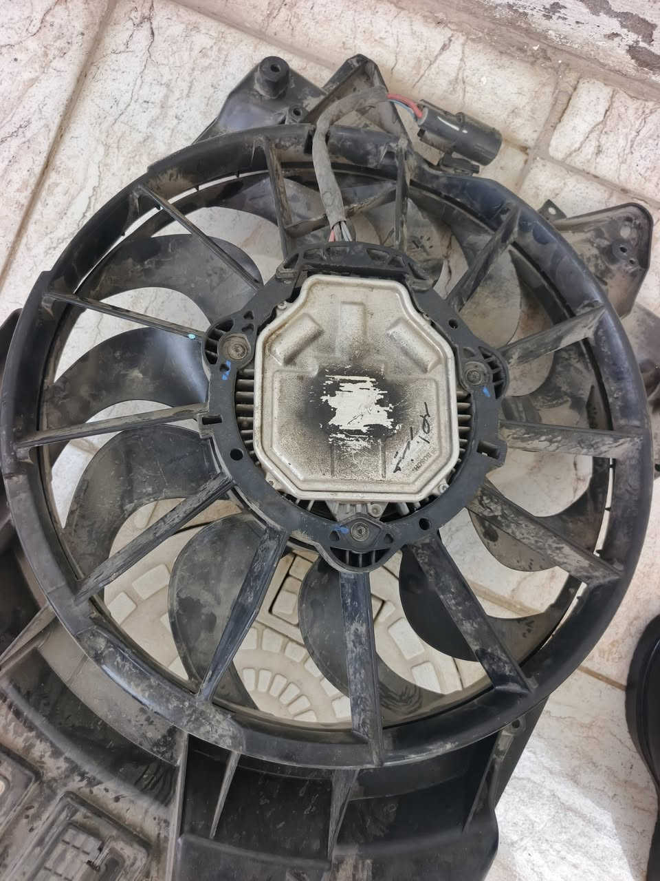 سلام عليكم 
للبيع مروحة ماليبو تفصيخ بلادية والحاضن جديد تجاري السعر ٢٠٠ الف مكانها بغداد الشعب ***********
