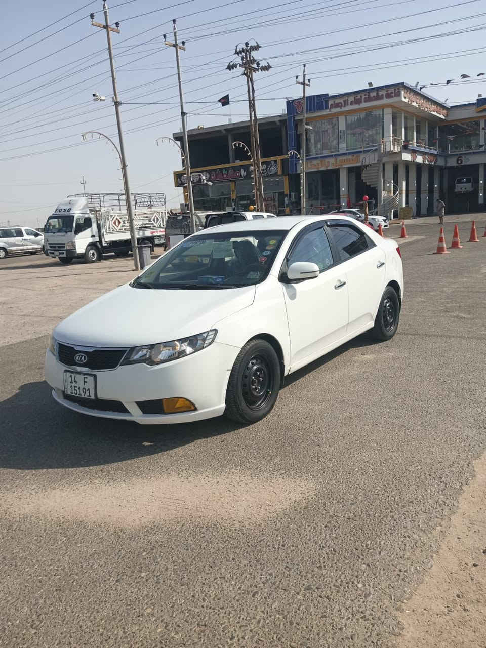 سلام عليكم للبيع كيا سيراتو موديل 2011 وارد خليجي محرك 1600دوش محرك كير تبريد حداديه كفاله من الضربه والتبديل بيه رش تجميلي قطعتين والباقي كفاله سياره جديده رقم بصره سنويه مجدده 2030 دواخل لونين سعر 88 بيه مجال كلش قليل/***********/عنوان بصره
