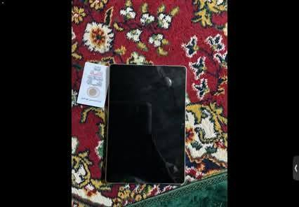 سلام عليكم 👋
*مواصفات Blackview Tab 12:*

*الشاشة:* 11 إنش IPS FHD+ بدقة 2000x1200، حواف رفيعة  
*المعالج:* Unisoc Tiger T610 ثماني النواة  
*الرام:* 4GB + 3GB رام افتراضي = 7GB 
*التخزين:* 64GB + يدعم كارت ميموري لحد 1 تيرا  
*النظام:* أندرويد 12  
*الكاميرا الخلفية:* 13 ميكا بيكسل  
*الكاميرا الأمامية:* 8 ميكا بيكسل  
*البطارية:* 8800mAh شحن سريع 18W، تبقى يوم كامل  
*الشبكة:* يدعم شريحتين 4G + مكالمات صوتية  
*المميزات:* بصمة جانبية، وجه، منفذ سماعة 3.5mm، منفذ Type-C  
*الملحقات جهاز:* شاحنه + كيبل+ كفر + كارتون مالته

 الجهاز للدراسة والمسلسلات أو يشغل ببوبجي ٤٠ فريم 

رايده  150$


**إذا كنت صاحب هذا الإعلان وتريد حذفه لأي سبب، رجاءا أرسل رسالة إلى الدعم الفني**