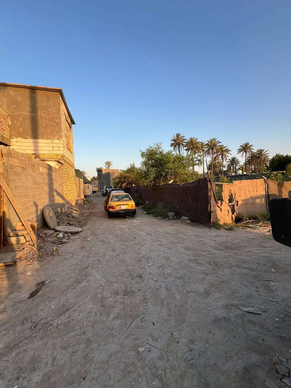 قطعه للبيع سند 25
قياس القطعه 200متر
كهرباء مع ماء متوفر 
تبعد عن الشارع 100متر
مكان القطعه ورديه داخل 
البو حمير 
للاستفسار ***********
