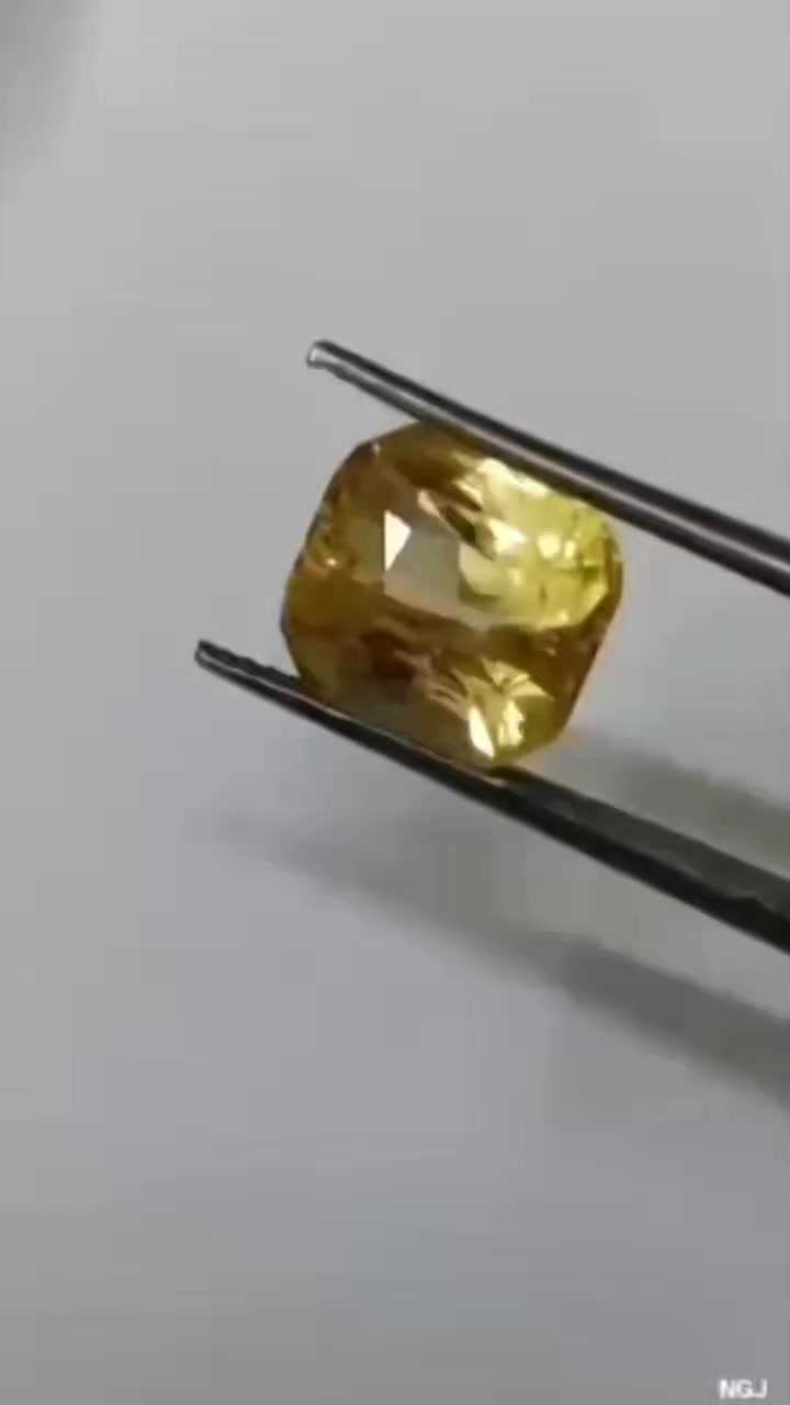 Natural cut diamond
Vvs1
3 ct cut princesse 
Vivid yellow diamond
2000 usd


**إذا كنت صاحب هذا الإعلان وتريد حذفه لأي سبب، رجاءا أرسل رسالة إلى الدعم الفني**