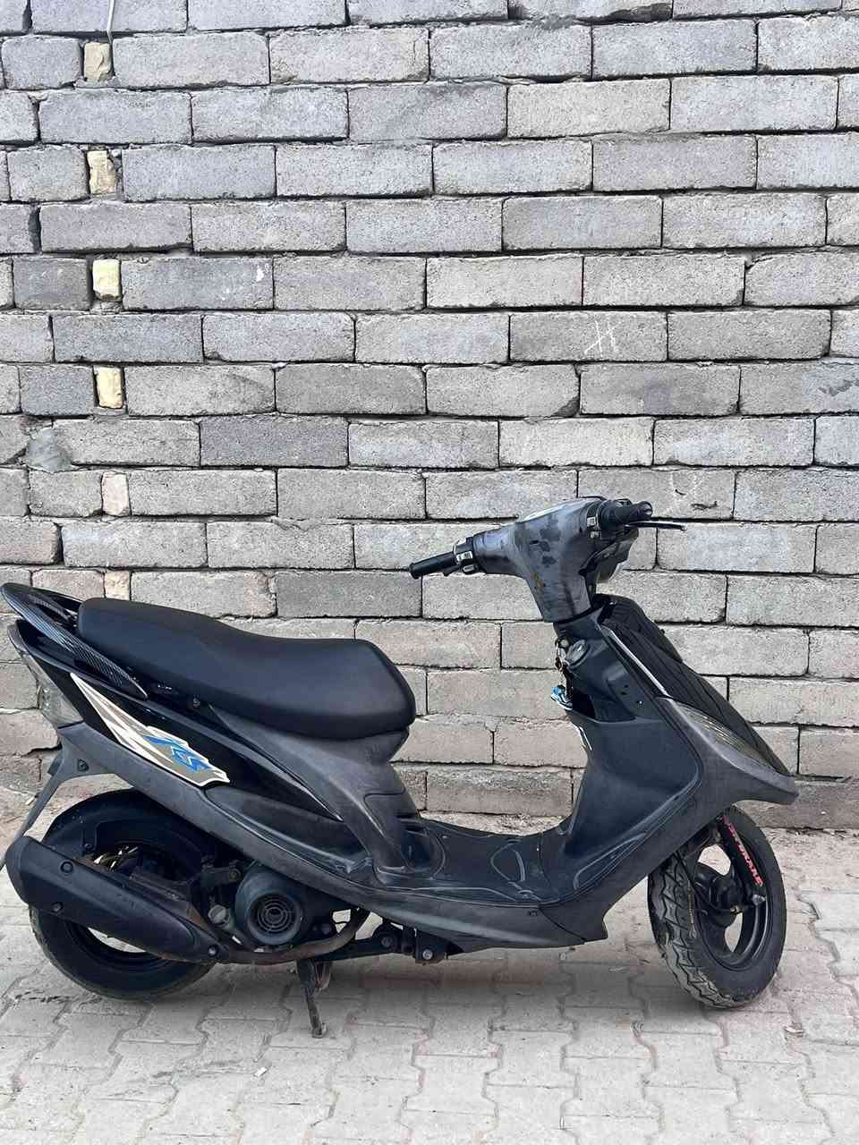 السلام عليكم دراجة ماكس عدلة مامفتوحة بوشة 49 بلاد تجي تشوف شوف عينك وتفحص كهربائيات محرك كلشي كدامك العنوان القرنة  ***********
