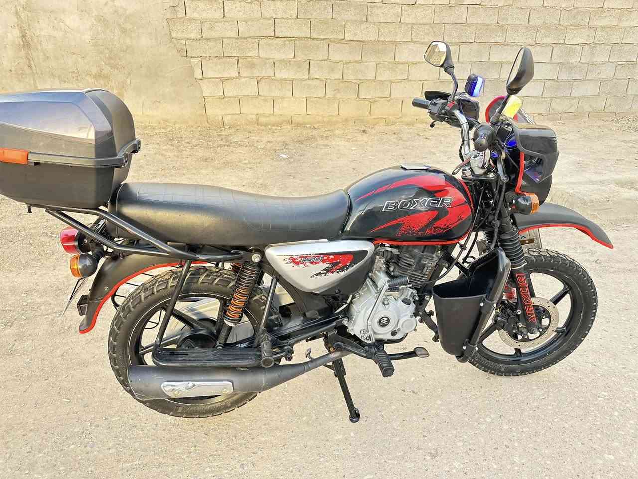 دراجه بوكسر مديل23 مرقم إنكليزي مكفوله دراجه تحويل ثاني يوم جديده مدوشمه كشن درع ابو الحافظه  واقيه إيد بيه اهواي غراض صندوق اگلوب زنون زورقه الوياله ودرع الأمامي باتري جديد برغي ماتخلي عليه جاهزه السعر  والستفسار عل رقم *********** 
محافظه ميسان مغربه
