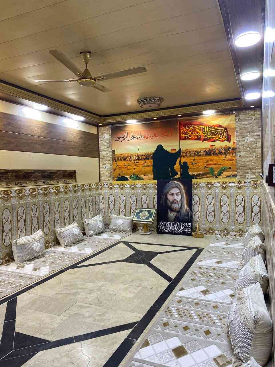 بسم الله الرحمن الرحيم 
دار زراعي للبيع في حي طارق شارع القديم قرب معمل الغاز المساحه ٢٠٠متر
للاستفسار *********** 
يتكون من طابقين 
استقبال ومطبخ وصالة 
٤غرف نوم
