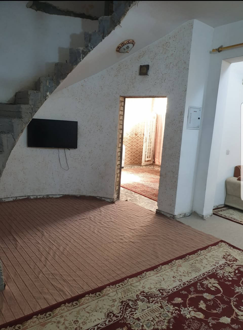 بيت للبيع بحي الفارس 200م ثاني بيت عن الركن مقابل حديقة بداية حي الفارس قرب محطة وقود الفارس للاستفسار ***********
