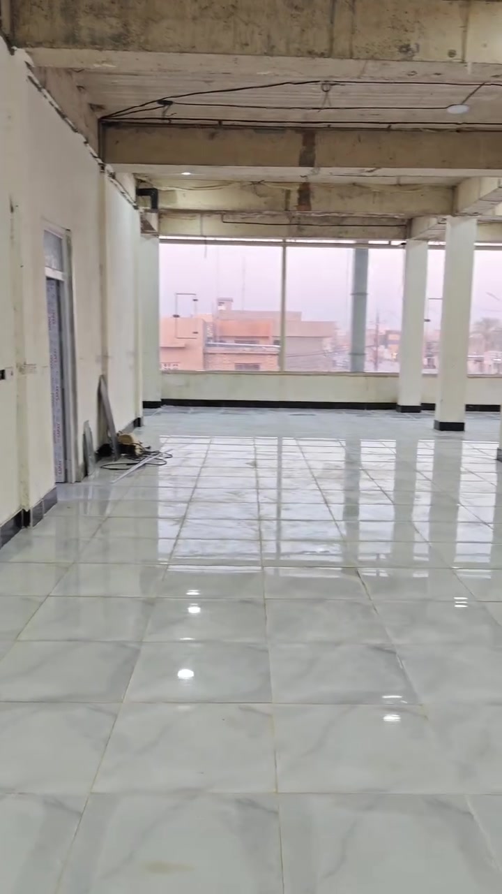📢 للإيجار – قاعة تجارية مميزة في منطقة الرحمة
فرصة استثمارية مميزة للإيجار، قاعة تجارية طابق ثاني ،بُناء حديث موقع ركن متميز ومطل على الشارع العام الرئيسي في منطقة الرحمة، مما يوفر رؤية عالية وسهولة وصول للزبائن.

✅ مساحة واسعة 210 متر² ✅ موقع ركن على الشارع الرئيسي ✅ معزولة بالكامل ✅ تحتوي على صحيات عدد (2) ✅ مناسبة للمكاتب والشركات والمعاهد التعليمية والمراكز التدريبية والعيادات والمشاريع التجارية المختلفة

للاستفسار ومعرفة التفاصيل يرجى التواصل على: 📞 [***********/***********]

اغتنم فرصة الحصول على موقع مميز يناسب مختلف الأنشطة التجارية والاستثمارية
