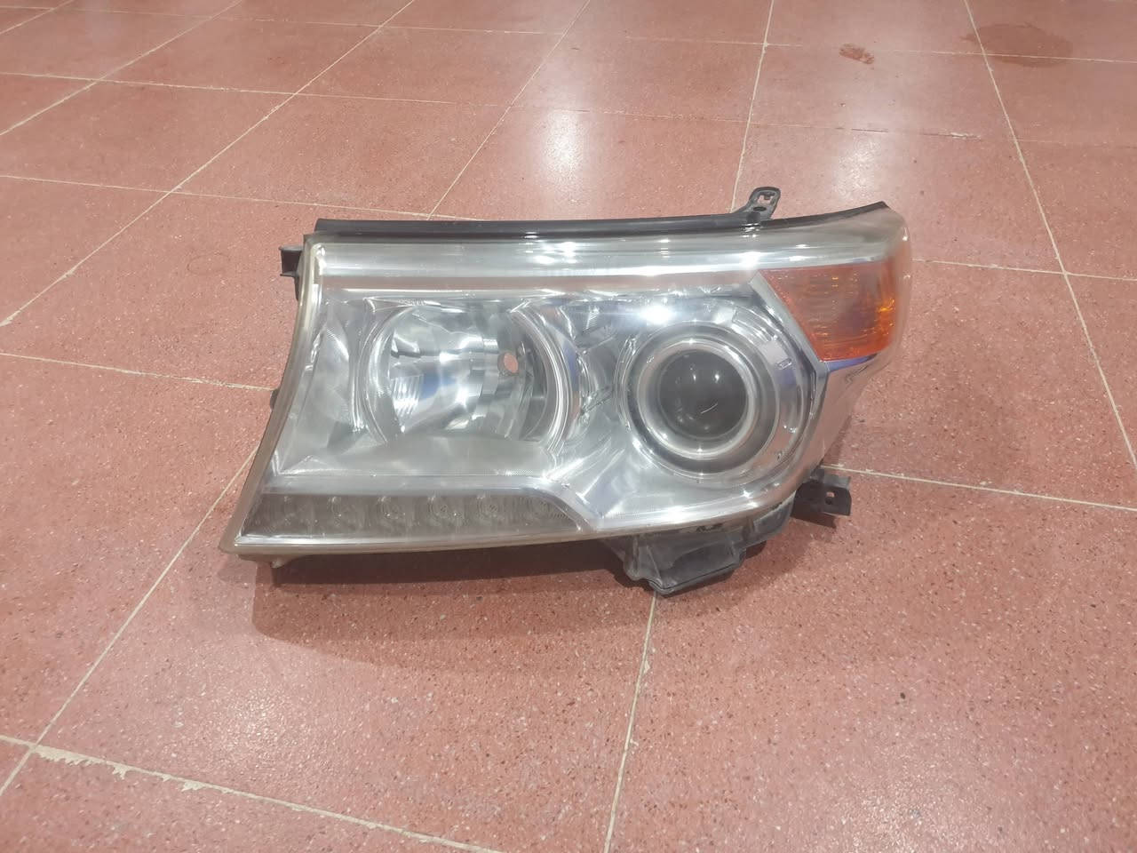 مرحبا تحياتي وكل احتيرام اخوان غراض لاندكروز البيع 3 تايرات دنلوب بلادي صفر ماماشين خطوه صفر صفر 
مع تك ويل بلادي صفر ماماشي 
مع زوج جناحات خلفي لاندكروز 
تك لايت بلادي صفحت السايق 
مع مسجل ويطار مسجل بلادي 
رقم التواصل ***********
