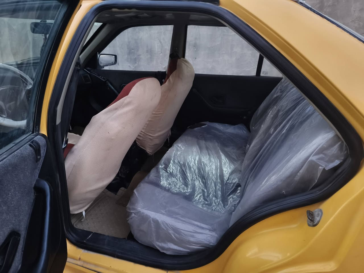 سلام عليكم بيجو بارص موديل15 للبيع سياره جاهزه من كلشي
تبريد ثلج وي السويج 
شاشه كاربلي 
سنويه لل2031
مصفره هيئه وغرامات 
كشرها كبال عينك 
السياره حلوه كلش سعره 44 وبيه مجال للشراي ***********
