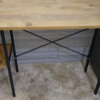 ميز خشبي • يتحمل الثقل • جديد