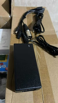 شاحن ليثيوم • XLR ثلاثي الدبابيس • LED صغير