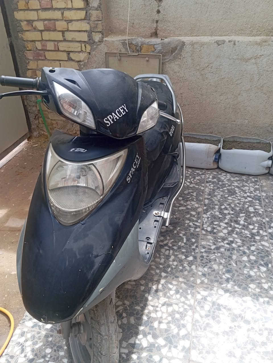 السلام عليكم عندي دراجه البيع هاي الموجود بالصوره العنوان هنديه /الجمعيه قرب مدرسة نبع المعرفه الاهليه الإتصال على الرقم/***********
