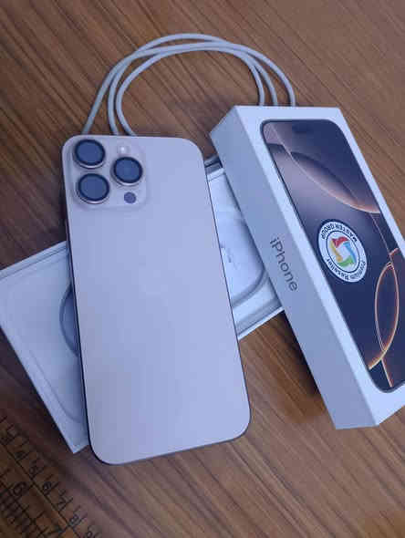 ايفون 16 برو ماكس تك سيم 
256GB 
نظيف استعمال قليل بطارية ١٠٠ كلشي ما مبدل بي جهاز جديد 
ضمان ماستر سنة ينتهي سنة الجاية شهر ٣ يوم ٢٨ 
كارتون وكيبل مالته بلادي للتواصل *********** بي واتساب
