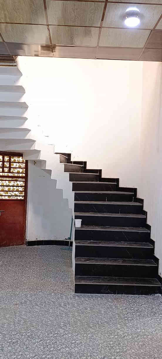 🏠 بيت حديث للبيع - أبو الخصيب (أبو كوصره)
الموقع: سنتر طه ، قريب من المدارس، 
على 
شارع 12 متر.
سنة البناء: 2024 (بناء جديد).
مساحه البيت 200متر 
التفاصيل: غرفتين نوم +
 استقبال (منفصل +كليدور) 
هول جبير 
درج حلزوني مرمر
ارضيه كرانيت 
+  حمام صحيات + داخلي وخارجي  
زراعي طابو اسم المشتري 

💰 السعر:
مع الأثاث: 110 مليون.
بدون أثاث: 100 مليون.
بي مجال 
📞 للاستفسار: *********** ابو الخصيب, البصرة
