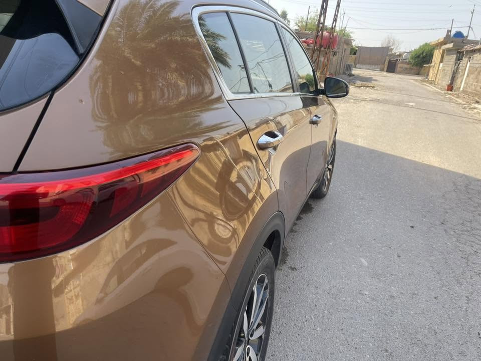 سلام عليكم سبورتج موديل 2019. فول واحد على واحد 
كل المواصفات بيها  السيار ما ماشيه 50000  بيها باب خلف السائق صبغ  و بنيد  هم مصبوغ محرك جي دي اي 2500  السياره خير من الله السعر 160 رقم الهاتف ***********
