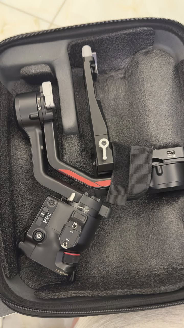 يا الله سلام عليكم شباب رونين RS4 كومبو … وياه كل تفاصيله اني ضايف العدد ثنين هاندل وياها هاندل مالته 
ماطور فوكس مالته 
كل اكسسواراته جديدات 
وياها  الباكيت مالته صارله ٧ شهور عندي فقط 

السعر ٦٨٠الف دينار 
اتصال او واتس 
***********
