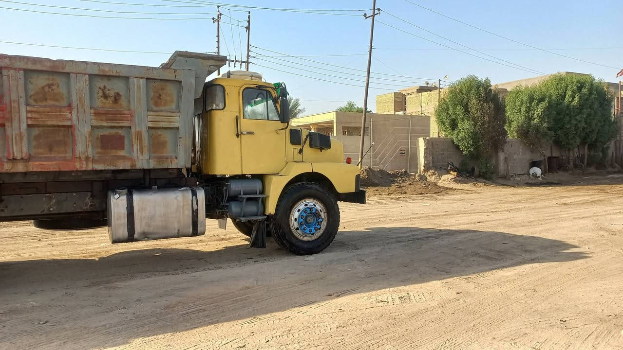 فولفو للبيع محرك جي 10استندر مجموعة النكي 19 گير 3*3 فقستين 1700 قمارة 90 رقم بغداد اتصال ***********
