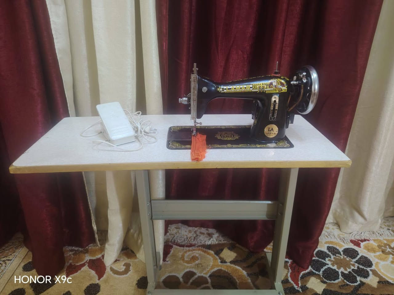 ام الفراشه الاصليه الباب الاول 
شرط الفحص والشغل 
مكينه جدااا نظيفه 
تخيط كافه انواع الاقمشه


**إذا كنت صاحب هذا الإعلان وتريد حذفه لأي سبب، رجاءا أرسل رسالة إلى الدعم الفني**
