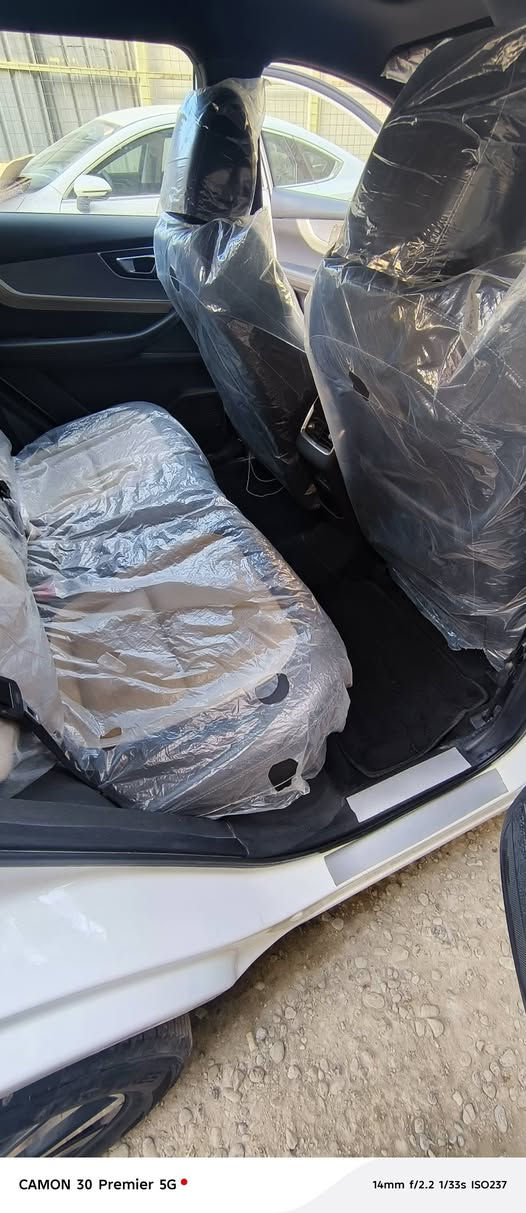 شيري تيكو 7 برو للبيع
!!️ مرقم بغداد !!️باسمي حره

اليكم التفاصيل الآتية:

 خليجي 
 الموديل 2022
 سعة المحرك 1,5L 
 مرتبط بناقل حركة أوتوماتيكي 
 عدد AIR BAG 6 !!️
 حساسات أمامية 
 حساسات خلفية
 لايت زينون + LED
 كشافات 
 بك لايت LED 
 حجم الاطار 235/60R18 
 ويل كب 18!!️
 فتح الصندوق كهرباء 
 بانوراما !!️
 اريل نفكيتر 
 هاند بريك بصمة 
 مفتاح التشغيل بصمة 
 دشبول شاشة 
 شاشة 
 كاميرا دوارة
 4 كاميرات °360
 المقاعد جلد  
 حركة مقعد السائق كهرباء 
 المودات والأوامر الصوتية
 مثبت السرعة Cruise 
 أوضاع القيادة  Drive Mode
 فحص أنظمة السيارة 
 مقود جلد حياكة رياضي 
 حساسات ضغط اطارات
 تبريد شاشة مناخين منفصلين 
 قطعتين تبريد 
 أوضاع القيادة DRIVE MODE 
 ا ABS  
 أوتو هولد 
ا ISOFIX  ايزو فكس
 نظام مانع الانزلاق
 تتسع المقصورة الداخلية ل 5 راكب 
 اشارة في المرايا الجانبية قابلة للطي 
 مخرج منفذ الطاقة 
 شاحن هاتف Wireless 
 ا  Bluetooth / USB

السيارة نظيفة جدا بيه شخط بالدعامية منزلة بالصور ورصعة بالصندوك فقط 
مبدل تخم تايرات سيارة كاملة مكملة تجي توشفه وبيك خير ودلل 
سعره 140 ورقة ومجاله جدا بسيط 
رقم الهاتف ***********
