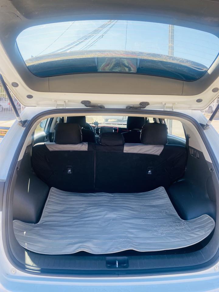 سبورتج ٢٠١٧ فول الفول يعني بانوراما كشن جلد تحكمات شاشه كشن كهربائي وغيرها من التفاصيل ماعدا البصمه بيها ضربه بالباب الأمامي جهة اليمين راجع عل البارد سيارة مال بنية سيارة حلوة ونضيفه متصرف عليها بس كفر مال مرايه جانبية مال جهة اليمين كير ومحرك شرط الفحص مامفتوح برغي بيها ماشية ١١٥ فقط  رايدها ١٨٠ واللي يحب يتواصل مع الرقم ***********
