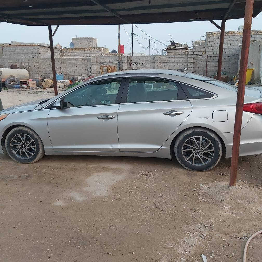 سيارة سوناتا ٢٠١٥ وارد امريكي هزة وسنوية وتخم تاير وباتري جديد رقم انكليزي بابل بإسمي وتحويل ثاني يوم 
مكينة جديدة توها مبدلة مال تفصيخ ٢٤٠٠ gti السيارة بانزين عادي كلشي ما بيها لا تونز ولا غيره 
السيارة بيها جاملغ أمامي اليمين وجاملغ خلفي اليسار بيها رشات صبغ بسيطة ابيع مصبوغ عام بيها طبرة بالتكم واكع عليها عمارية واضحة بالصور كدامكم السيارة محدثة ويلكب ١٧ وبجم ١٧ السيارة مفولة عدا الفتحة 
مكاني نجف خلف مديرية المرور
الرقم ***********
السعر ١١٠ وبيها مجال للشراي النجف, العراق
