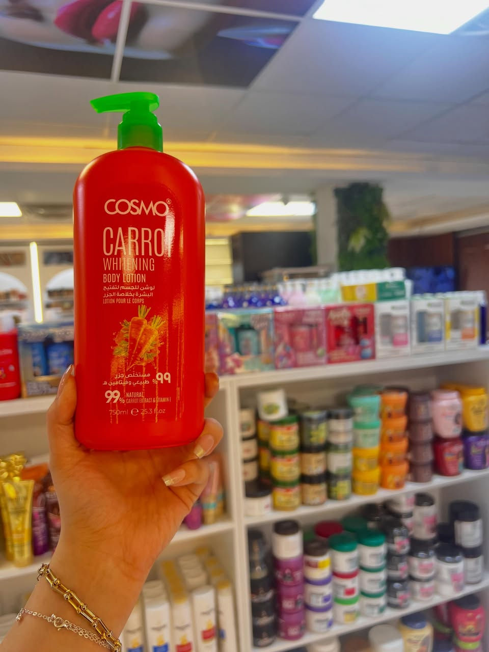 ✨ لوشنات COSMO الجديدة وصلت ✨

🥕 Carrot Whitening
إذا بشرتج باهتة وتحتاج إشراقة وترطيب، لوشن الجزر بخلاصة الجزر وفيتامين E يساعد على نعومة البشرة ويمنحها مظهراً أكثر حيوية وانتعاشاً.

🍫 Radiant Cocoa
عشاق الترطيب العميق، هذا الخيار إلكم! غني بزبدة الكاكاو ويترك البشرة ناعمة برائحة دافئة ومميزة طوال اليوم.

🌿 Soothing Aloe Vera
لوشن الألوفيرا مثالي للبشرة الجافة والحساسة، يمنح ترطيباً مهدئاً وإحساساً بالانتعاش خصوصاً بأجواء الصيف.

🍈 Papaya Brightening
بخلاصة البابايا وفيتامين E، يساعد على منح البشرة مظهراً أكثر إشراقاً مع ترطيب يدوم لفترة طويلة.
#عناية_بالشعر #عناية_و_جمال #اكسبلورexplore #فولو #جمال


**إذا كنت صاحب هذا الإعلان وتريد حذفه لأي سبب، رجاءا أرسل رسالة إلى الدعم الفني**