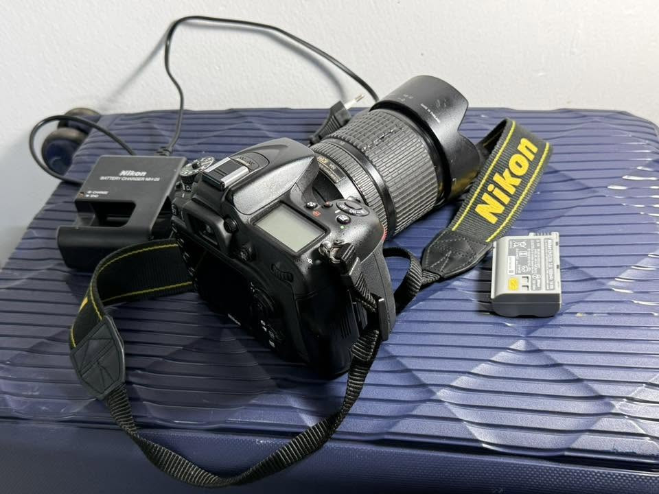 للبيع
كامره نيكون 
D7100
نضافه 99/100
زوم 18/140 
محلقات شاحنه 
بطاريه عدد 1
رام عدد1 سعه 32
عنوان بغداد قرب المطار 
*********** 
سعر 650

