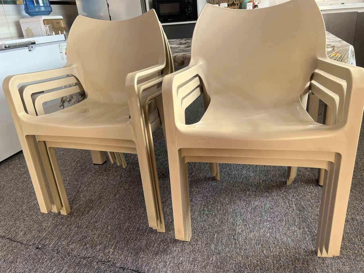 للبيع المستعجل 
كراسي حديد مصبوب بلاستك جدا قوي وكبير الكرسي ب١٠ 
الطبله كبيره متر ونص بيه كسر صغير ب١٥ 
التنور كبير ب٣٥ 
العربانه نضيفه وكبيره ب٥٠ 
كرسي الاطفال ب٥ 
مدات ثقيل حفر تركي ثلاث امتار ب٣٠
كارتونه شي ان مليانه ب٢٠ 
مكاني جسر ديالى الجديد الكرغوليه السايد الواحد


**إذا كنت صاحب هذا الإعلان وتريد حذفه لأي سبب، رجاءا أرسل رسالة إلى الدعم الفني**