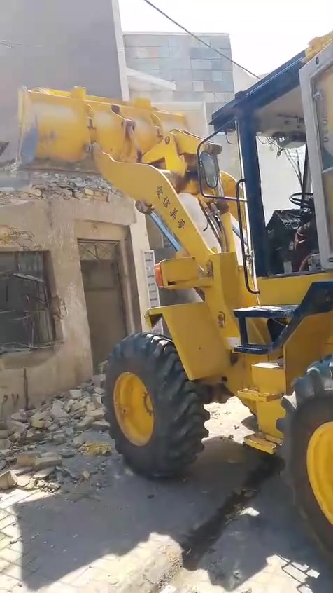 السلام عليكم يوجد لدينا كادر تفليش البيوت و قص الرباطات  و قلع الراضي وتگشير الجذران كافه انواع  التفليش با انسب السعار بغدادفقط***********
