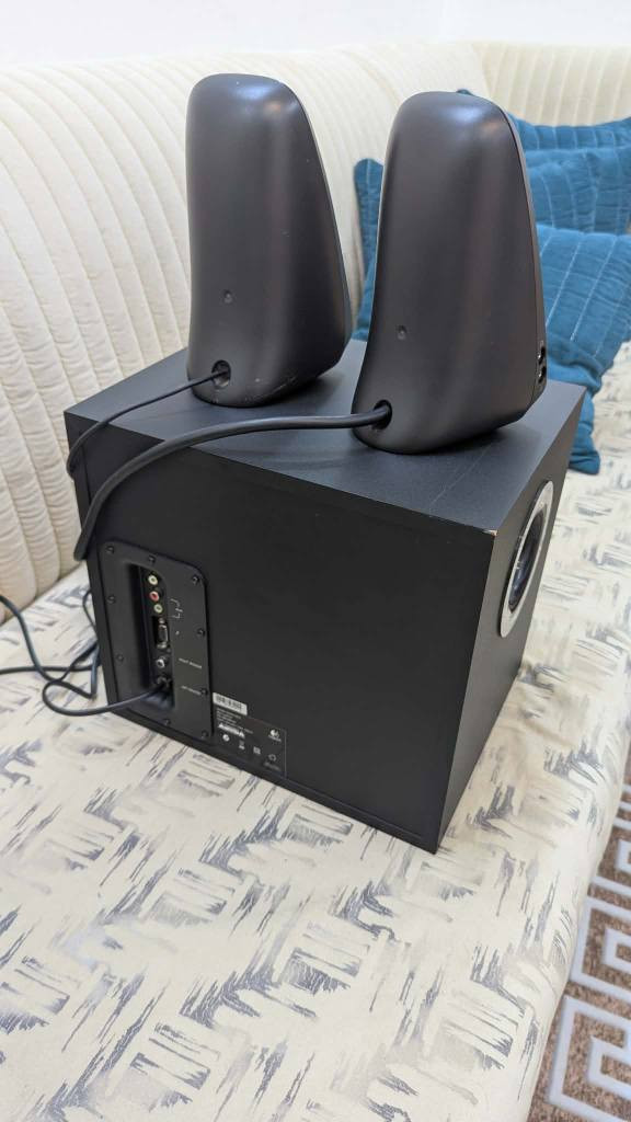 السلام عليكم ورحمة الله وبركاته 
سستم لوجتك 
Logitech Z623
نظيف جداً 
400 واط 
سب اوفر بيس خرافي 
صوت نقي وحلو أربيل, العراق


**إذا كنت صاحب هذا الإعلان وتريد حذفه لأي سبب، رجاءا أرسل رسالة إلى الدعم الفني**