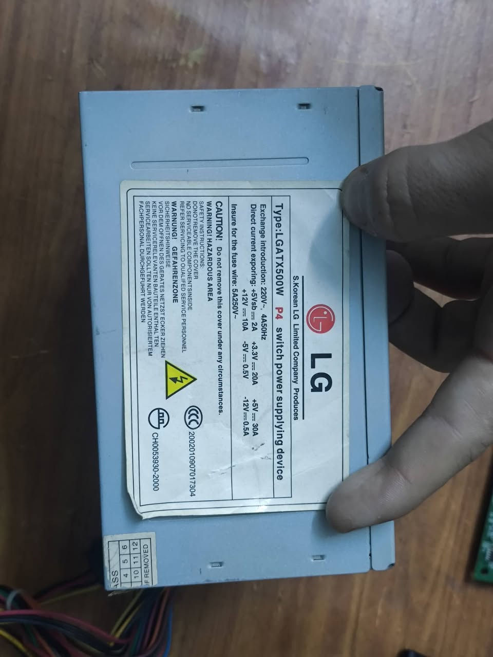 السلام عليكم شلعة للبيع متكونة من:
1 مذربورد جيل 3,4 نوع Dell ddr3 شرط الشغل 
2 هاردات hdd عدد 4 كل قطعة بيهن 40g عدد ثنين و 80g واحد و 160g هم واحد 
3 بور سبلاي حجم 500w نوع LG اصلي شرط الشغل 
4 معالج انتل كور اي 5 جيل 1 بي كرت شاشة مدمج 
كل القطع شرط تفحص كدام المندوب يلا تستلم عدى الهاردات فحصت بس ثنين منهن طلع واحد يشتغل والثاني ميشتغل اما الباقي كلة شغال 
السعر 45 مع التوصيل قفل
متوفر توصيل لجميع المحافضات للأستفسار اكثر ***********
