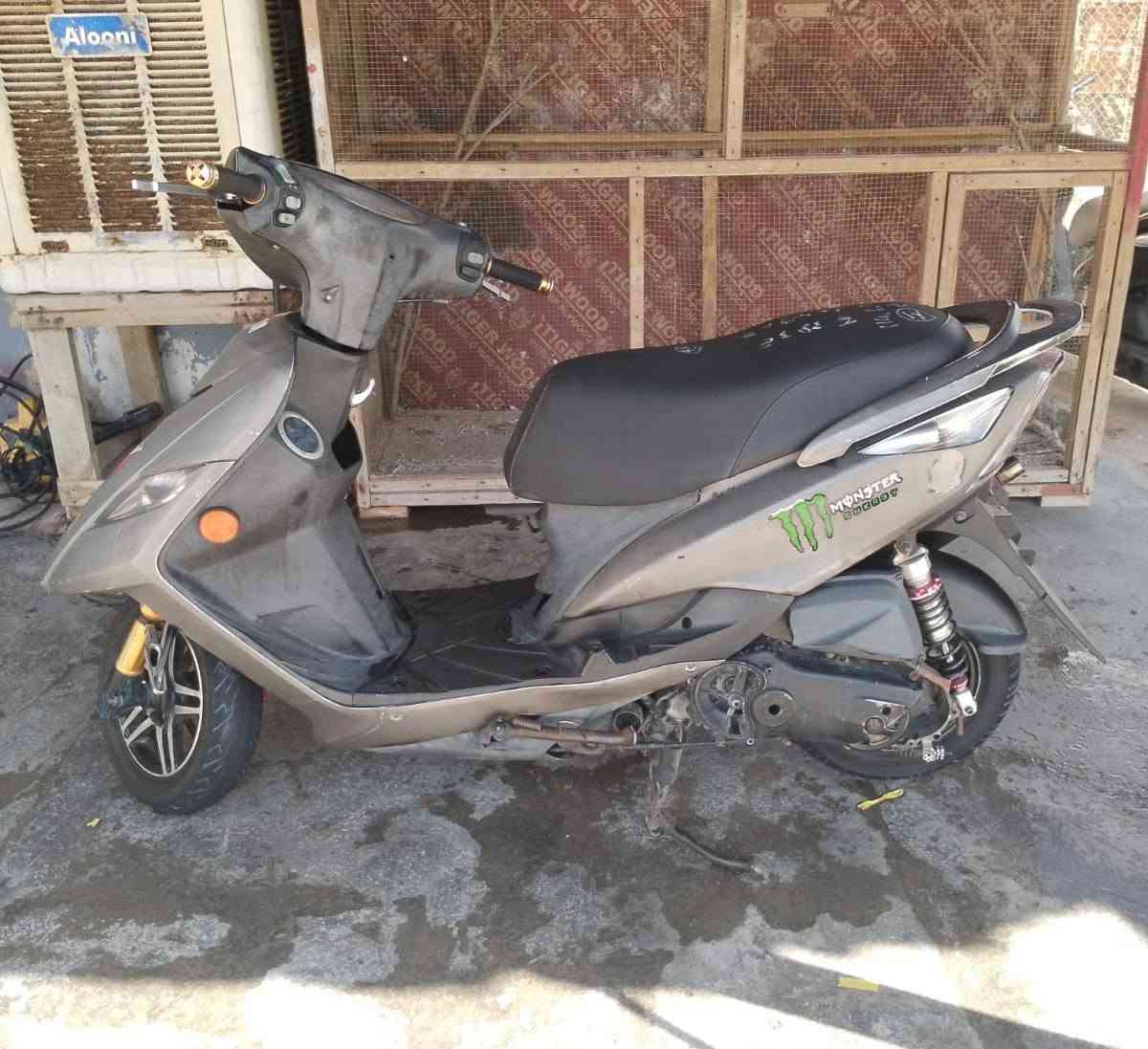 سلام عليكم
ثعلب رياضي 
دبلات امامي و خلفي رياضي 
ويل رياضي 
يدات بريك رياضي 
فراك رياضي
كشن رياضي 
كفرات بلاد 
مكينة شلعة و معدل 120✈️ 58 بلاد
صالنصة رياضي 
دراجة كاملة من كلشي كهربائيات كلها شغالة السعر 900و بيهة مجال مكاني بغداد الشعلة الرقم ‏‪***********‬‏ شراي يتصل تحياتي للجميع 🫡
