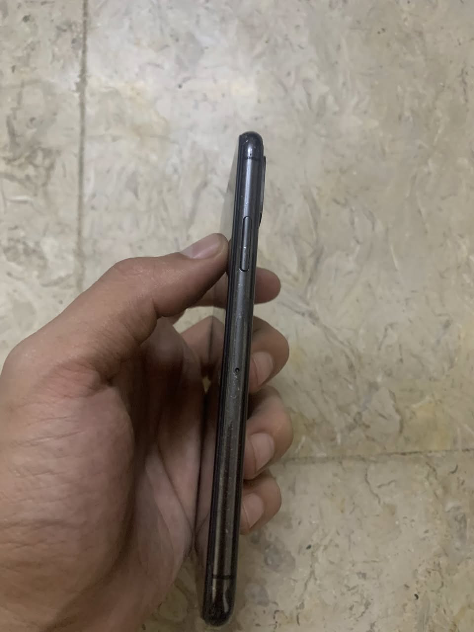 سلام عليكم ايفون اكس sجهاز كلشي ما مبدل بي ذكره 64 بطاريه 76 جهاز متروك صارله هواي فقط ظهره بي مفطور 135 وبي مجال بسيط مكاني الدوره ***********
