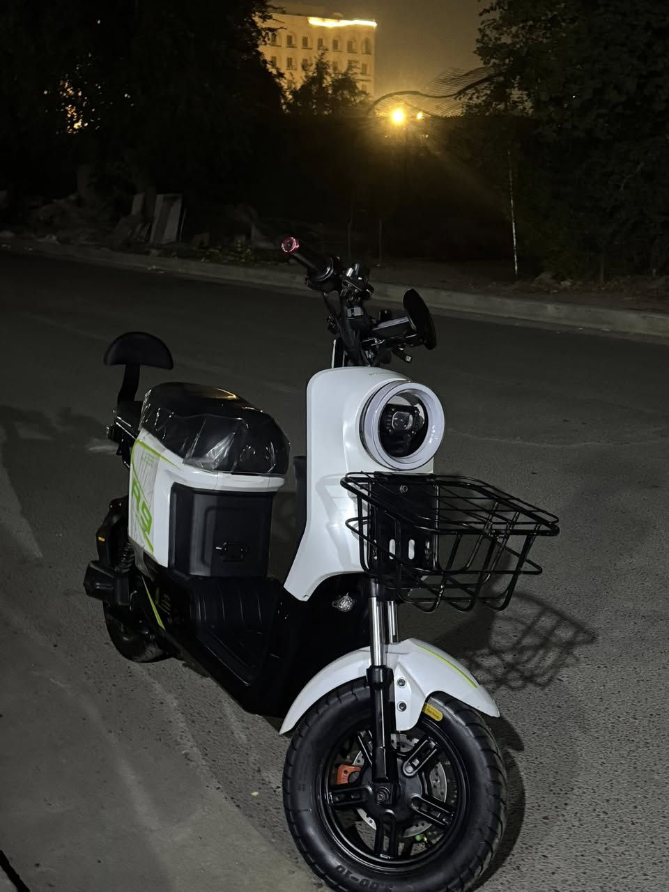 R9

السلام عليكم

للبيع دراجة R9 حالة نظيفه 

موديل 2025 

بدون شخوط

كفرات بلاديه 

بدون ضربه 

لايتات LED+ لايتات زينون+اضاءات تحتيه

شاشه تحديد اعطال

السرعه 60 حقيقي

تمشي من 30-40 كيلو 

بطاريات دبل بعدها جديده 

بريكات دسك دهن (امامي خلفي)

سويج بصمه سعره 

كل الغراض بلاديه 

دبلات خلفي غاز عدد ثنين 

دبلات امامي هيدروليك 

رجوع خلفي R

السعر 450,000 الف وبيها مجال بسيط جداً 

مكان بغداد***********
