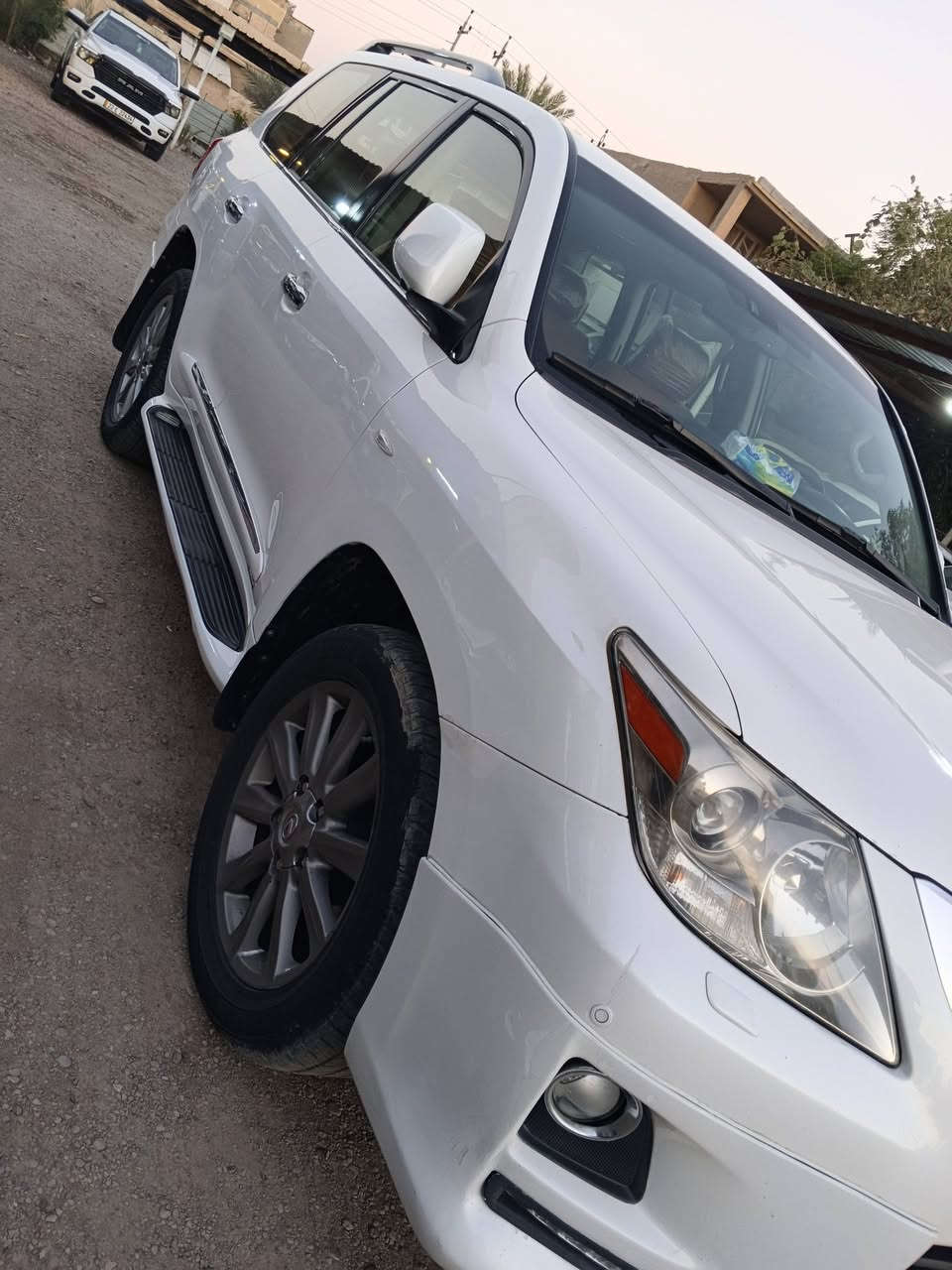 LEXUS 2011
LX570
SPORT
بريم أعلى مواصفات
مكينة 5700
سلايد روف
جكات
بصمة تشغيل وابواب 
كشنات تدفئة تبريد
كشنات كهرباء 
كامرات دوارة 
حساسات امامية خلفية 
جنطة كهرباء 
سيارة فول للخير 
كفاله من صبغ والفتح 
بيه بارد مكانين وتكحيلات خفيفة 

مكانه ديالى جديدة الشط 

***********
