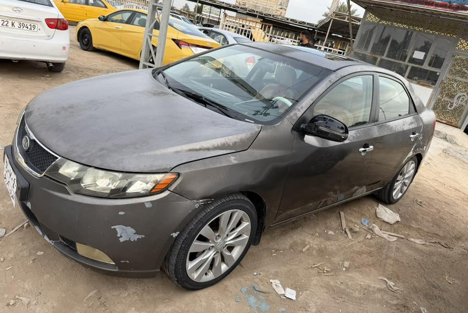 اعاده نشر 
سيراتو 2012 خليجي 
ضربتها دعاميه خلفيه ودعامه امامي 
رقمها اربيل بيها جراد وصبغ بالقماره والبنيد جارد 
مكاني كربلاء طويريج ب63
للتواصل ***********
